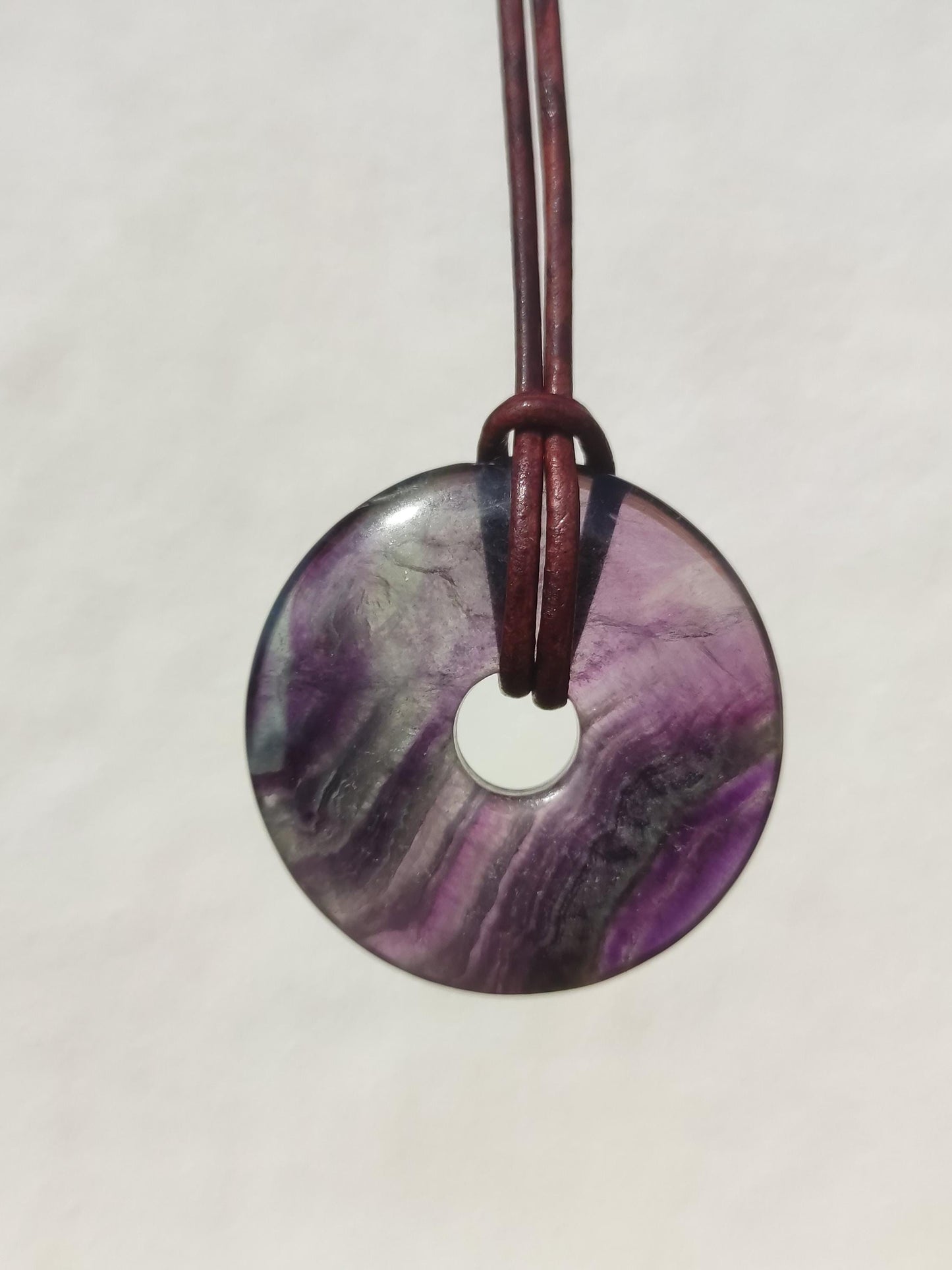 Regenbogen Fluorit 30mm Donut - Edelstein Kette Frau Mann Kind HIPPIE GOA Boho Ethno Natur Schutzsymbol Anhänger Heilstein Energie Geschenk