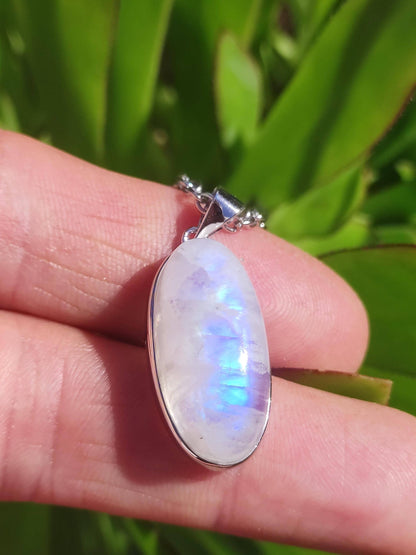 Collier en argent sterling 925 avec pierre de lune et pierres précieuses bleues scintillantes, pierre de guérison rare et unique, précieuse et naturelle, idéal pour un homme, une femme ou un ami.