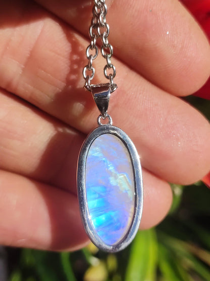 Collier en argent sterling 925 avec pierre de lune et pierres précieuses bleues scintillantes, pierre de guérison rare et unique, précieuse et naturelle, idéal pour un homme, une femme ou un ami.
