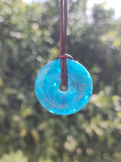 Apatite AAA ~ Donut 30mm ~ Collier de pierres précieuses bleues Rareté naturelle Symbole de protection Pierre de guérison Cristal HIPPIE Boho Ethnique Homme Femme Cadeau Lui Elle