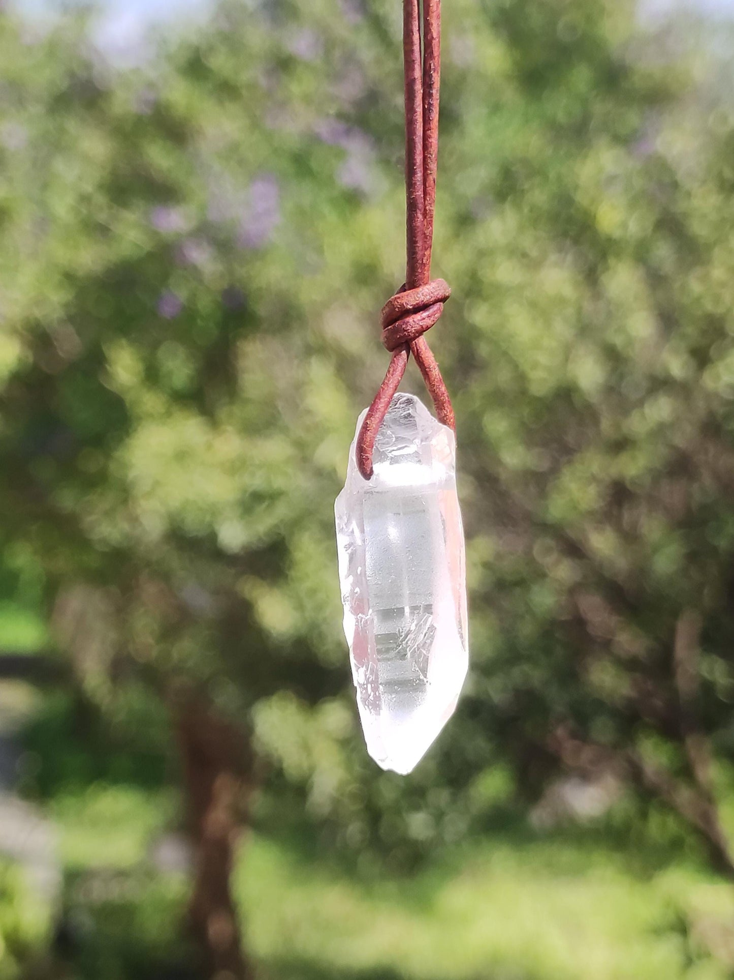 Pointe A de cristal de roche / quartz clair - Collier en pierre précieuse naturelle transparente, protectrice et guérissante. Cadeau pour homme, femme, ami(e), chakra porte-bonheur.