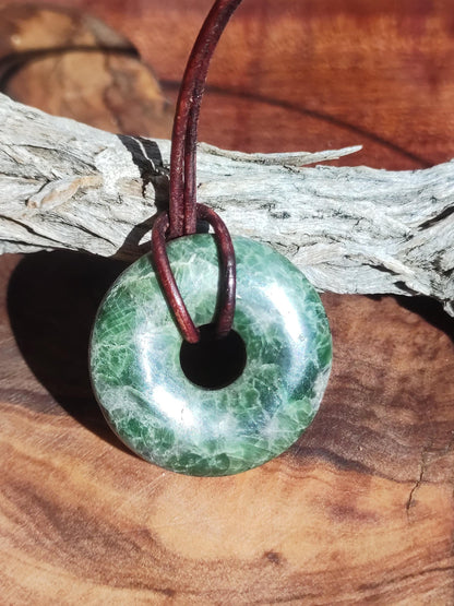 Diopside ~ Collier de pierres précieuses vert HIPPIE GOA Boho ethnique pierre de guérison naturelle rareté cristaux bijoux pendentif pierre naturelle beignet cadeau magique