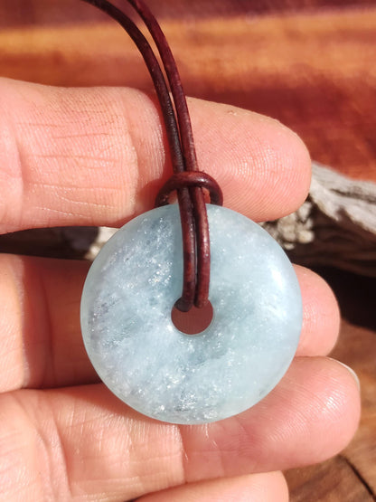 Aigue-marine A ~ Collier pendentif donut en pierre précieuse bleue rare, cristal de guérison naturelle, pour homme, femme, enfant, frère, sœur, qualité