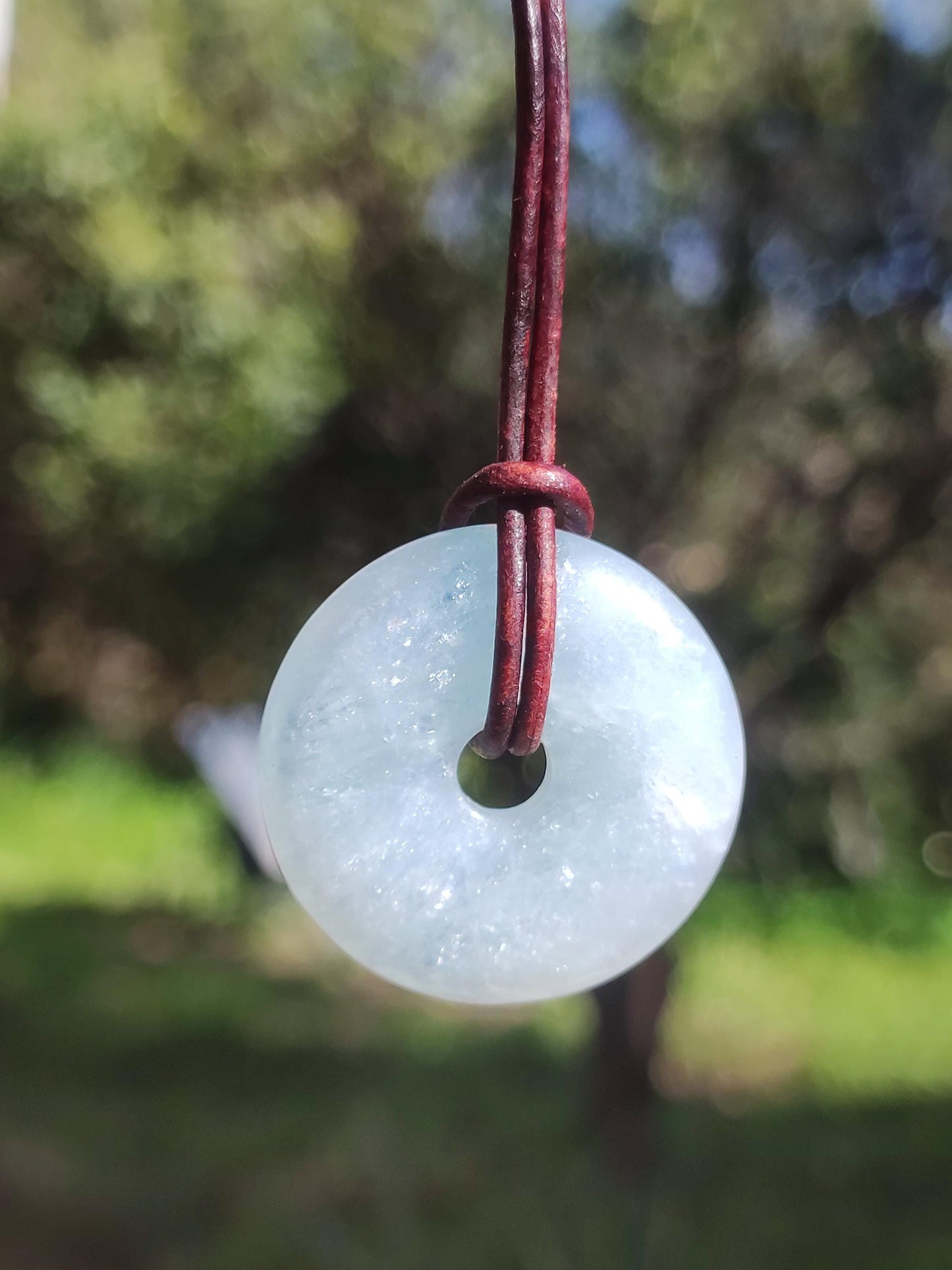 Aigue-marine A ~ Collier pendentif donut en pierre précieuse bleue rare, cristal de guérison naturelle, pour homme, femme, enfant, frère, sœur, qualité