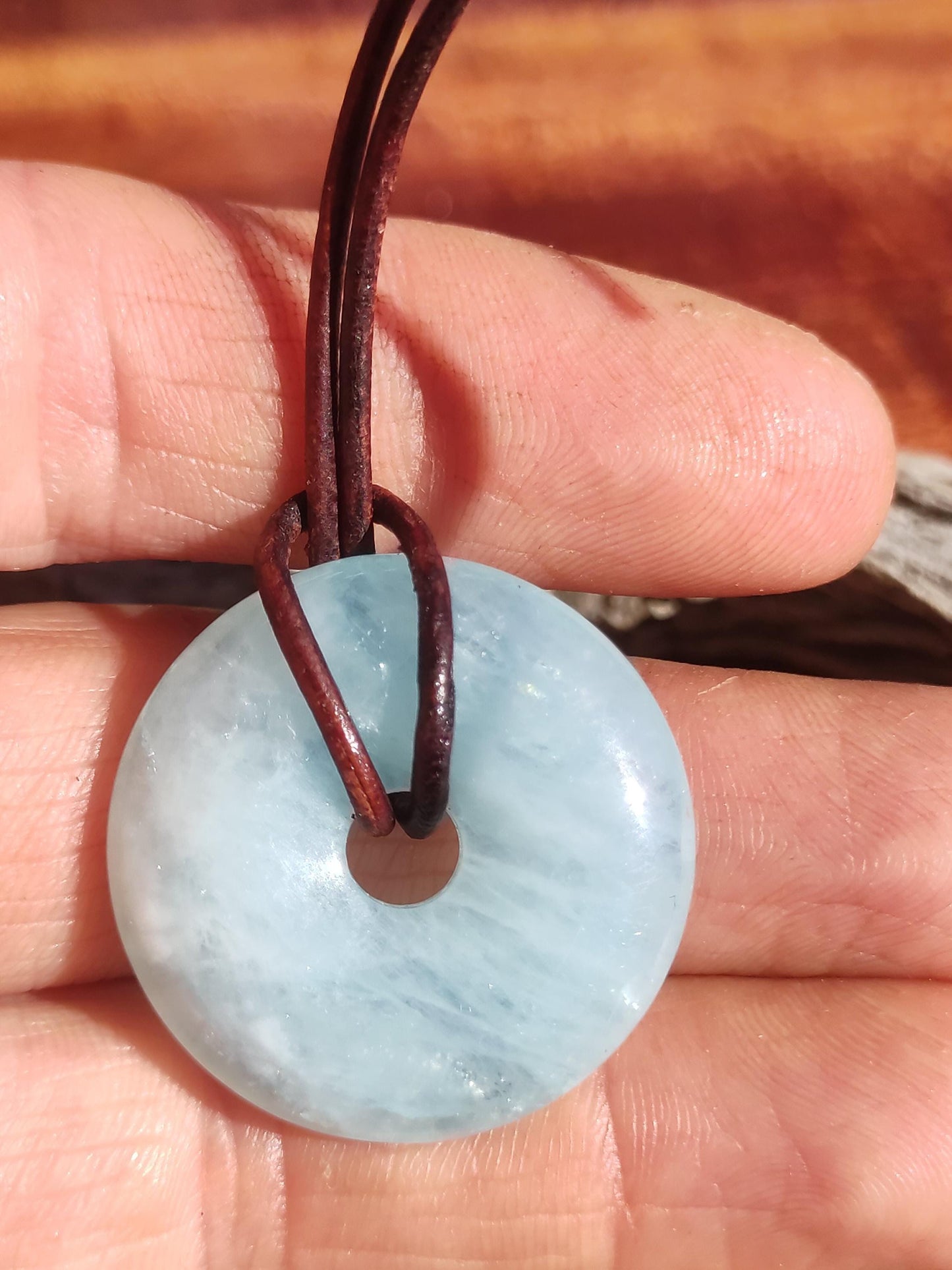 Aigue-marine A ~ Collier pendentif donut en pierre précieuse bleue rare, cristal de guérison naturelle, pour homme, femme, enfant, frère, sœur, qualité