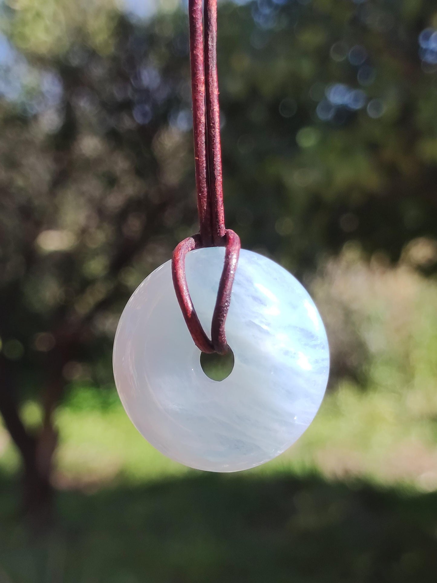Aigue-marine A ~ Collier pendentif donut en pierre précieuse bleue rare, cristal de guérison naturelle, pour homme, femme, enfant, frère, sœur, qualité