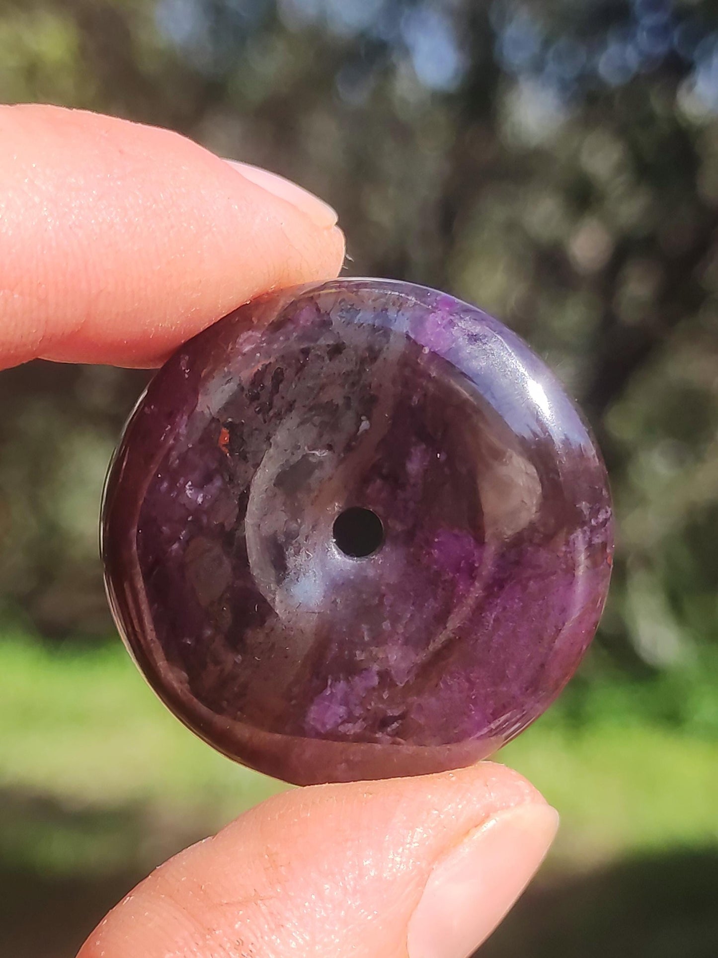 Sugilith Schutz Donut Edelstein Kristall Heilstein Rarität Selten Sammler Sugilit lila Anhänger rund Geschenk Mann Frau Er Sie Freund violet