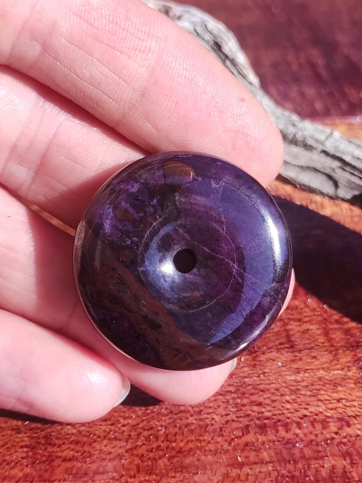 Sugilith Schutz Donut Edelstein Kristall Heilstein Rarität Selten Sammler Sugilit lila Anhänger rund Geschenk Mann Frau Er Sie Freund violet