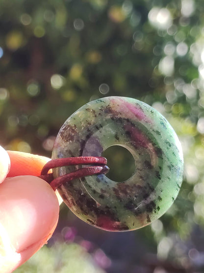 Rubis en Zoisite ~ Donut Collier de pierres précieuses Rouge Vert Pierre de guérison naturelle Homme Femme Bonne chance Protection HIPPIE GOA Boho Tibet Ethnique Rareté Cadeau Lui Elle