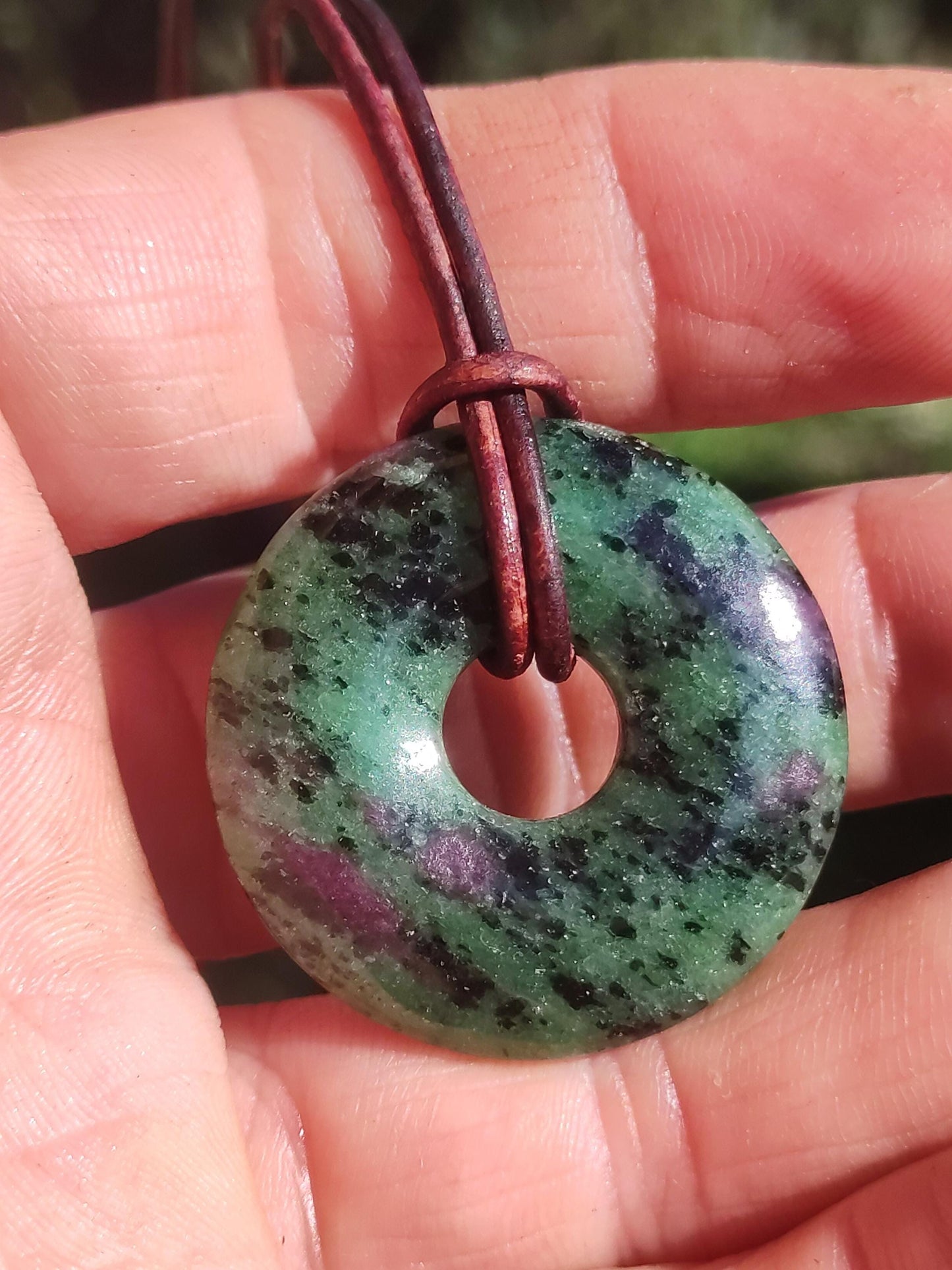 Rubis en Zoisite ~ Donut Collier de pierres précieuses Rouge Vert Pierre de guérison naturelle Homme Femme Bonne chance Protection HIPPIE GOA Boho Tibet Ethnique Rareté Cadeau Lui Elle