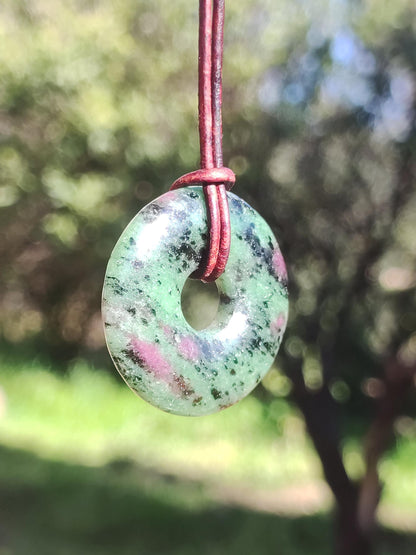Rubis en Zoisite ~ Donut Collier de pierres précieuses Rouge Vert Pierre de guérison naturelle Homme Femme Bonne chance Protection HIPPIE GOA Boho Tibet Ethnique Rareté Cadeau Lui Elle