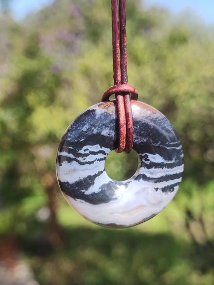 Collier donut en agate noire 30 mm - pierre précieuse homme femme père mère fille ami pierre de guérison bijoux porte-bonheur hippie nature rareté cadeau