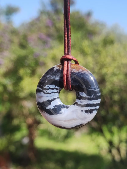 Collier donut en agate noire 30 mm - pierre précieuse homme femme père mère fille ami pierre de guérison bijoux porte-bonheur hippie nature rareté cadeau