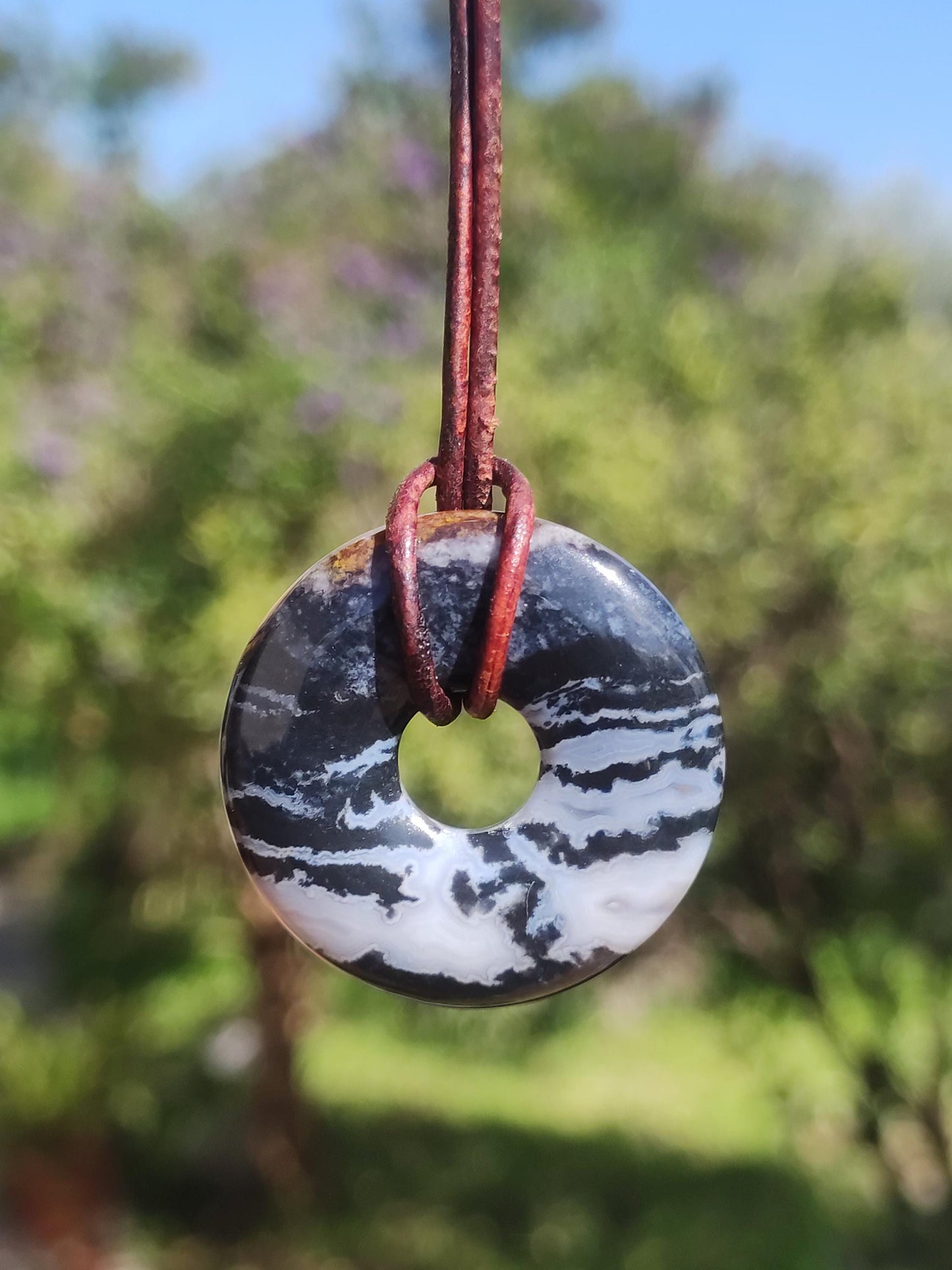 Collier donut en agate noire 30 mm - pierre précieuse homme femme père mère fille ami pierre de guérison bijoux porte-bonheur hippie nature rareté cadeau