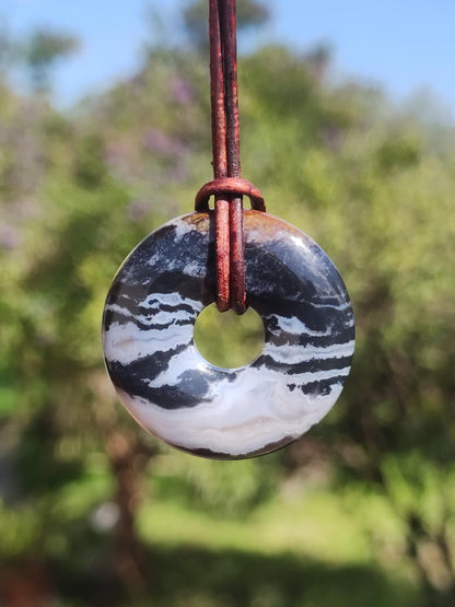 Collier donut en agate noire 30 mm - pierre précieuse homme femme père mère fille ami pierre de guérison bijoux porte-bonheur hippie nature rareté cadeau
