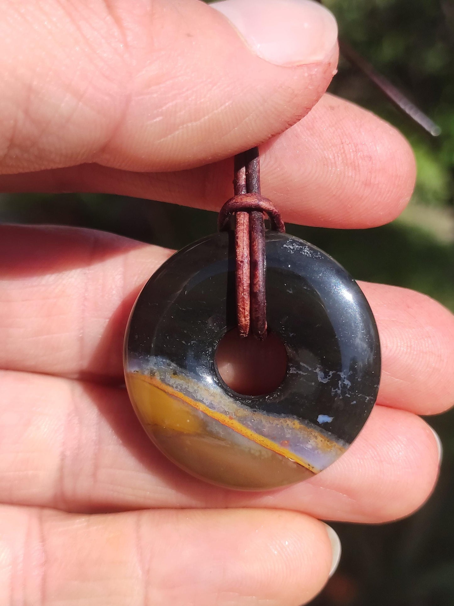 Collier donut en agate noire 30 mm - pierre précieuse homme femme père mère fille ami pierre de guérison bijoux porte-bonheur hippie nature rareté cadeau