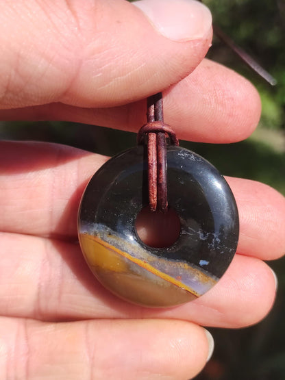 Collier donut en agate noire 30 mm - pierre précieuse homme femme père mère fille ami pierre de guérison bijoux porte-bonheur hippie nature rareté cadeau