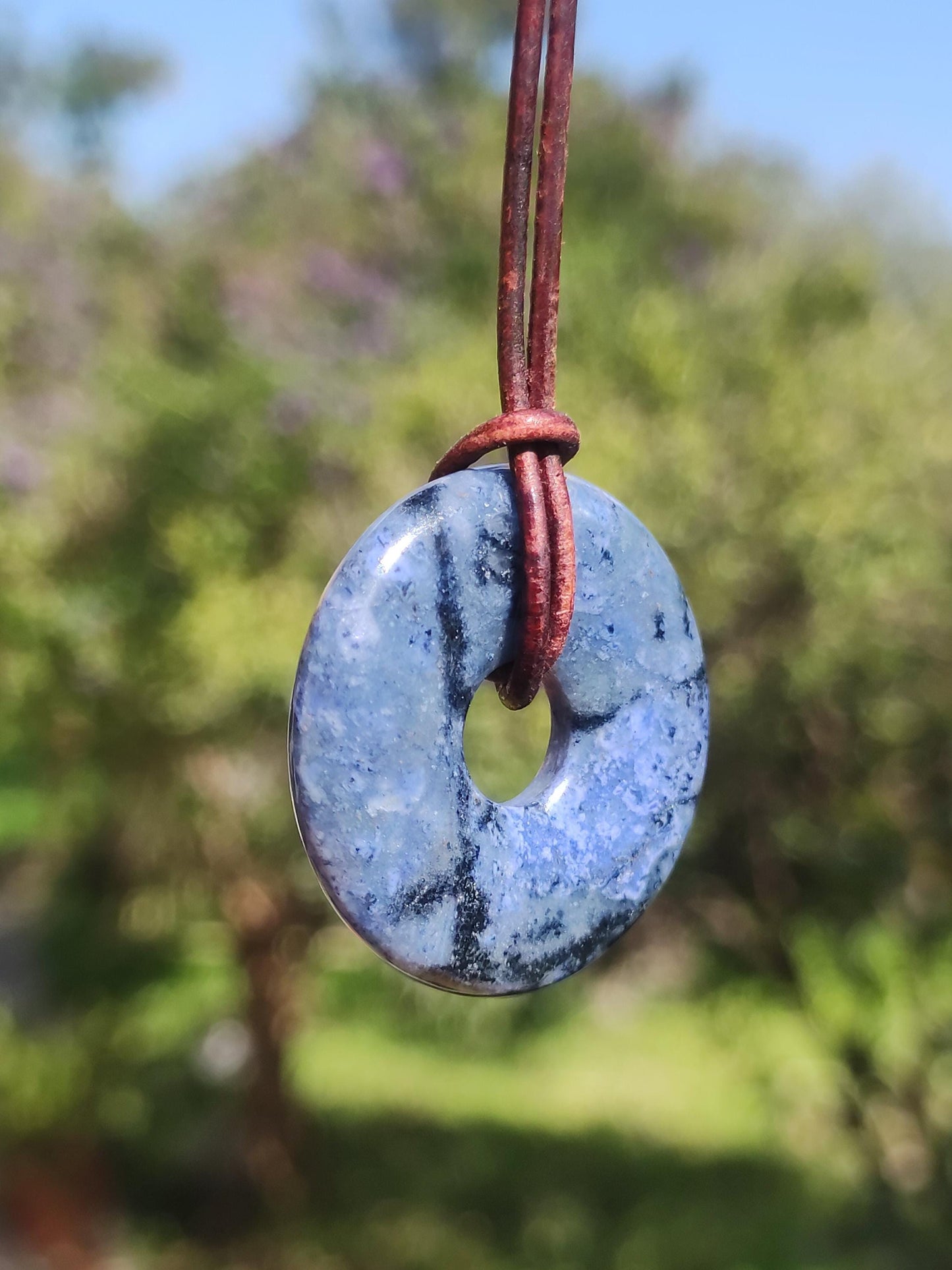 Dumortiérite A 30mm - collier donut pierre précieuse bleu homme femme père mère ami pierre de guérison chance bijoux hippie nature rareté cadeau unique