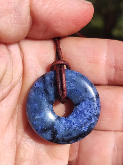 Dumortiérite A 30mm - collier donut pierre précieuse bleu homme femme père mère ami pierre de guérison chance bijoux hippie nature rareté cadeau unique