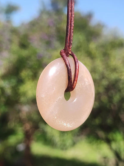 Pierre de Lune A rouge - Collier de pierres précieuses Donut HIPPIE GOA Boho Ethnique Naturel Donut Protection Symbole Guérison Pierre Collecteur Unique Homme Femme He She Cadeau