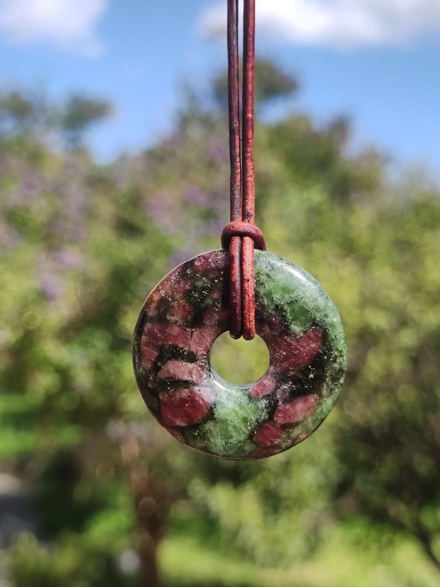 Grenat Pyroxénite 30mm Donut Collier De Pierres Précieuses Rareté Rare Symbole De Protection Pierre De Guérison Cristal HIPPIE Boho Tibet Ethnique Homme Femme Cadeau Lui Elle