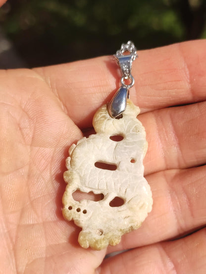Birmanie Jade Un dragon de qualité *Rarité* Collier de pierres précieuses HIPPIE Boho Ethnique Pierre de guérison naturelle Rareté Bijoux en cristal Pendentif Nature Power Stone