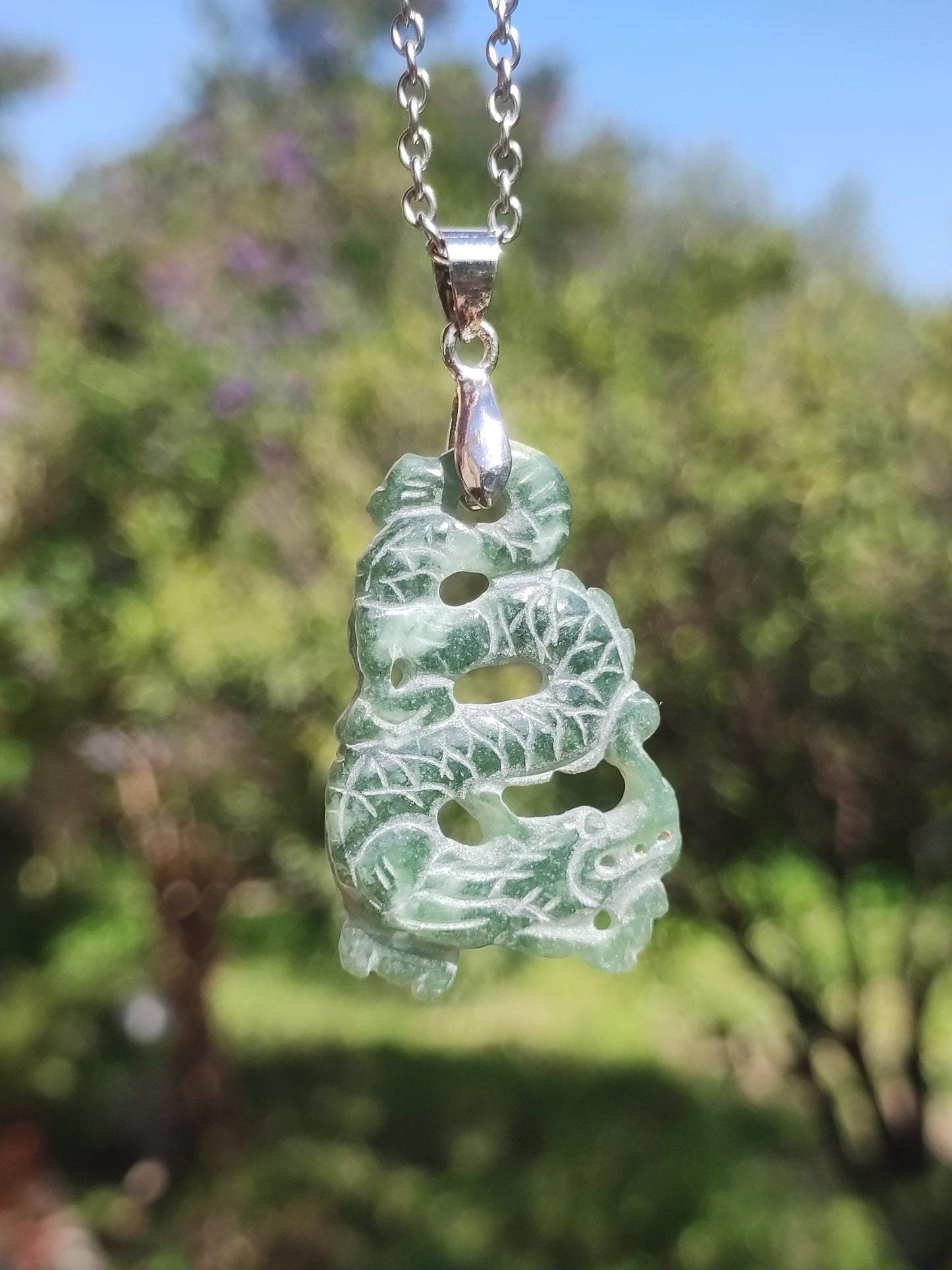 Birmanie Jade Un dragon de qualité *Rarité* Collier de pierres précieuses HIPPIE Boho Ethnique Pierre de guérison naturelle Rareté Bijoux en cristal Pendentif Nature Power Stone