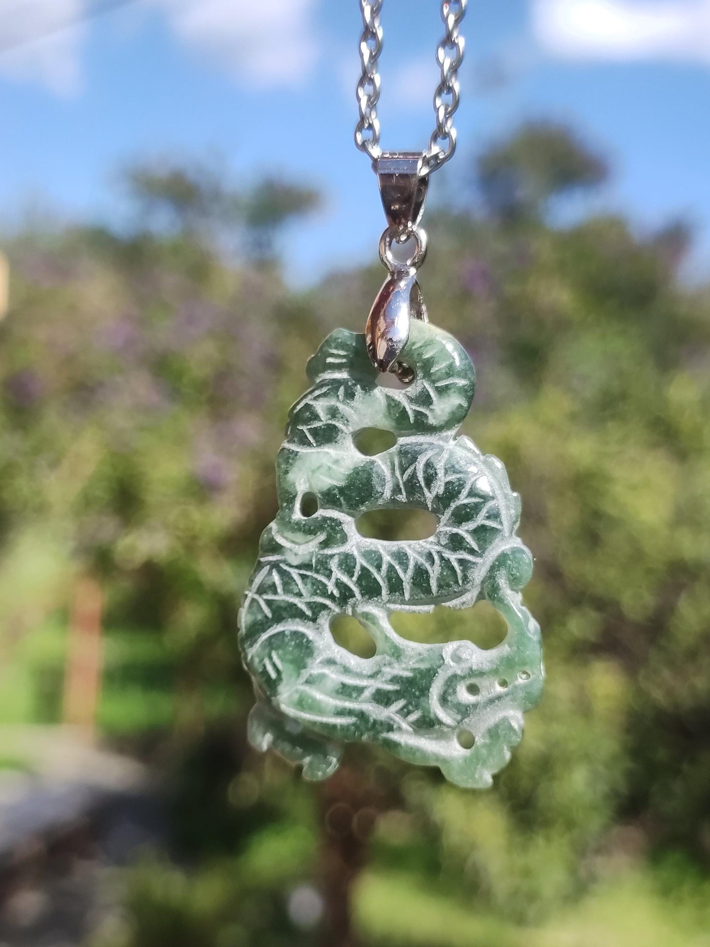 Birmanie Jade Un dragon de qualité *Rarité* Collier de pierres précieuses HIPPIE Boho Ethnique Pierre de guérison naturelle Rareté Bijoux en cristal Pendentif Nature Power Stone