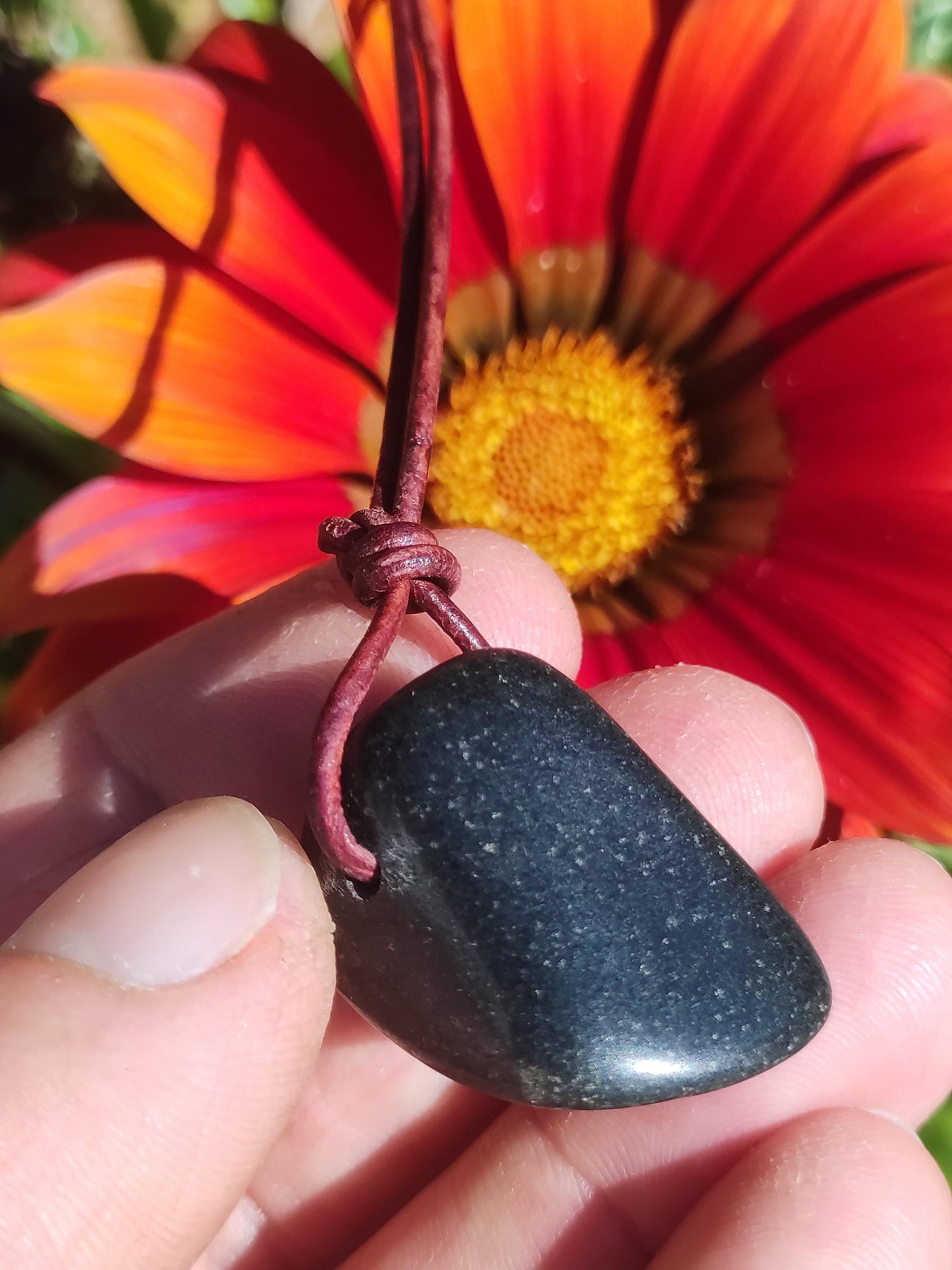 Collier en jade lémurien de minuit, pierre précieuse de jade noir, pierre de guérison, rareté naturelle, cadeau pour homme et femme, pour lui ou sa petite amie, énergie, pouvoir, paix