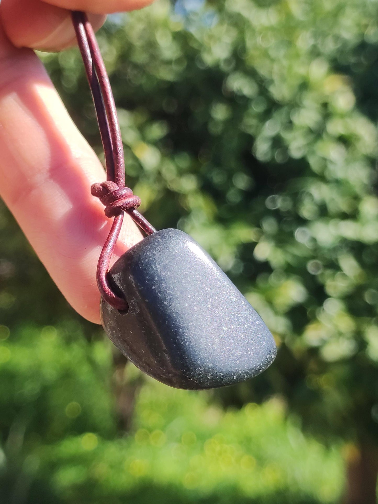 Collier en jade lémurien de minuit, pierre précieuse de jade noir, pierre de guérison, rareté naturelle, cadeau pour homme et femme, pour lui ou sa petite amie, énergie, pouvoir, paix