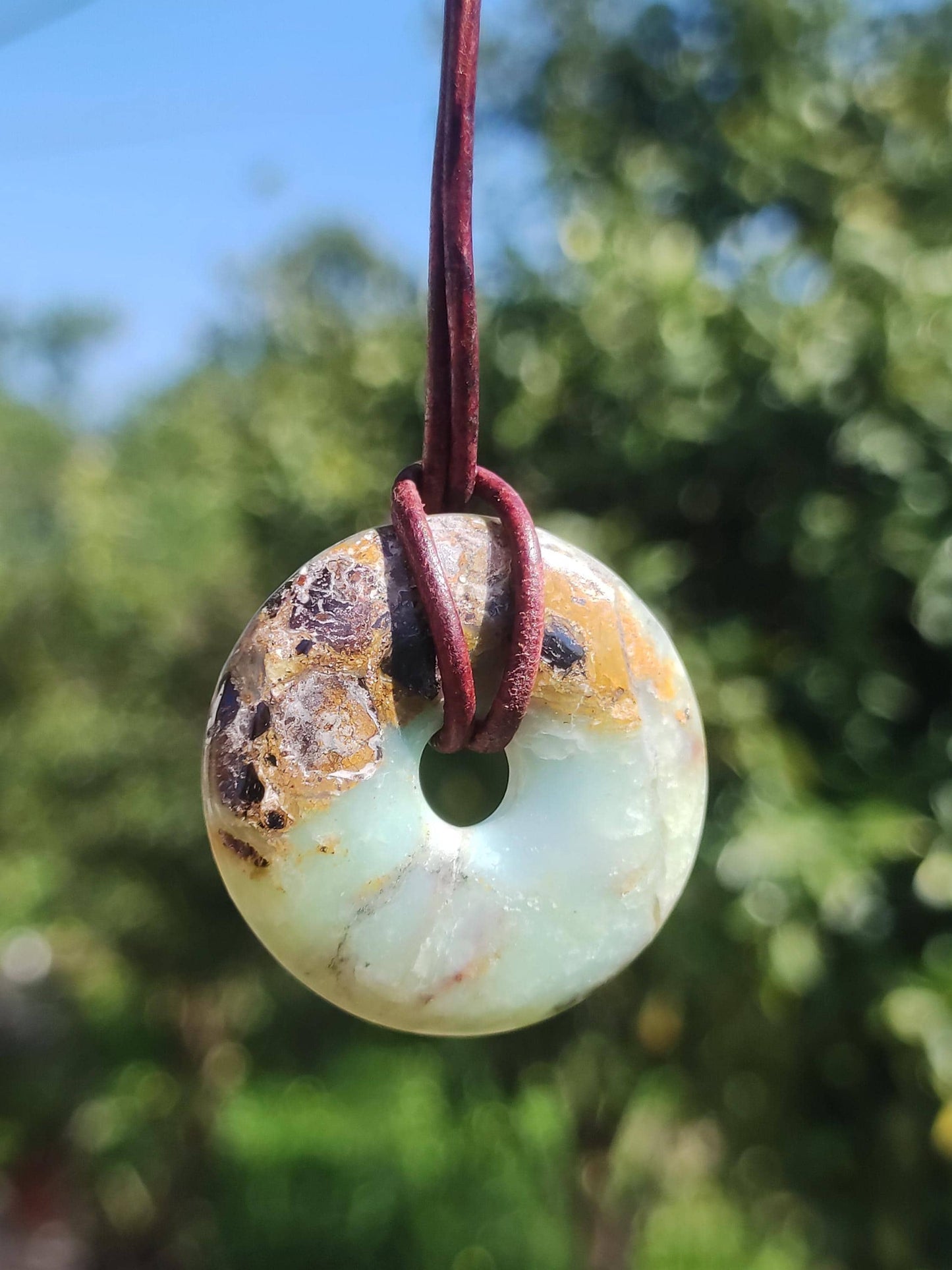 Opale bleue des Andes ~ Collier en pierre précieuse style bohème ethnique, motif donut, symbole de protection et de guérison, pierre de collection rare, pour homme et femme