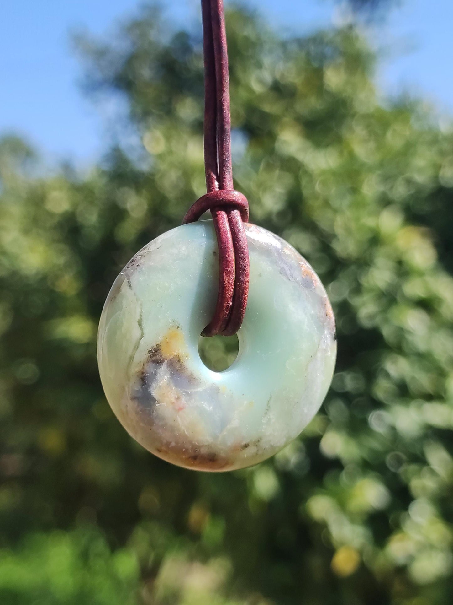 Opale bleue des Andes ~ Collier en pierre précieuse style bohème ethnique, motif donut, symbole de protection et de guérison, pierre de collection rare, pour homme et femme