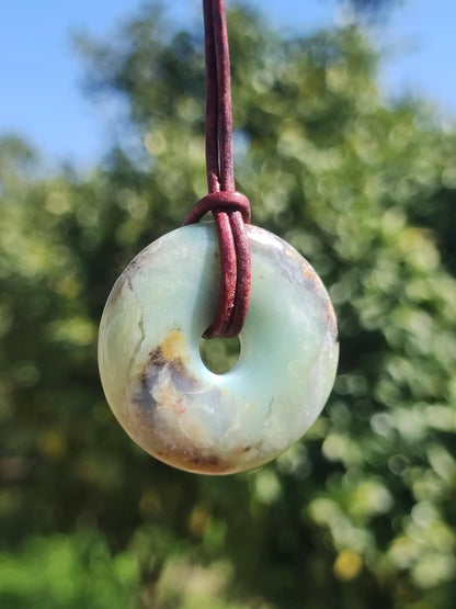 Opale bleue des Andes ~ Collier en pierre précieuse style bohème ethnique, motif donut, symbole de protection et de guérison, pierre de collection rare, pour homme et femme