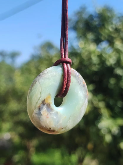 Opale bleue des Andes ~ Collier en pierre précieuse style bohème ethnique, motif donut, symbole de protection et de guérison, pierre de collection rare, pour homme et femme