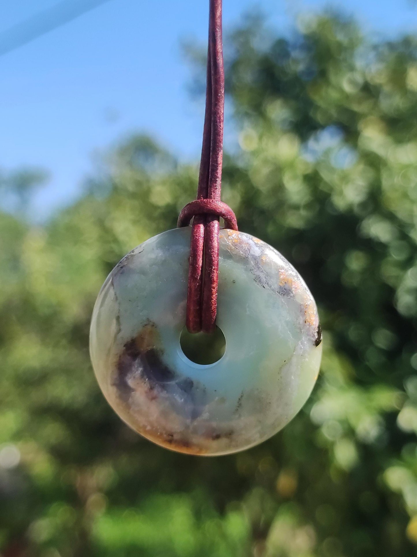 Opale bleue des Andes ~ Collier en pierre précieuse style bohème ethnique, motif donut, symbole de protection et de guérison, pierre de collection rare, pour homme et femme