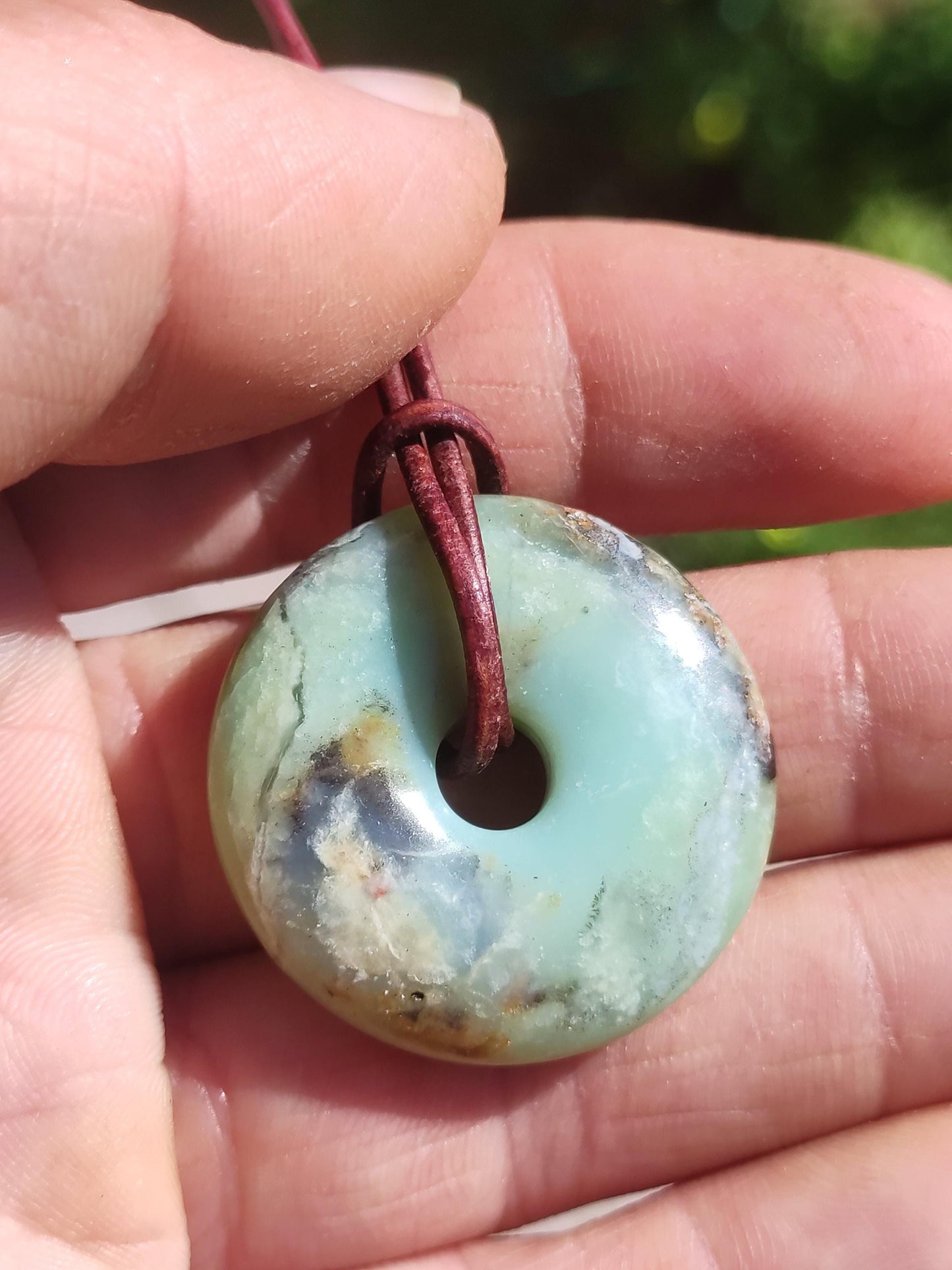 Opale bleue des Andes ~ Collier en pierre précieuse style bohème ethnique, motif donut, symbole de protection et de guérison, pierre de collection rare, pour homme et femme