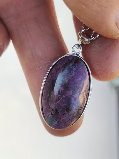 Sugilite / Sugilite avec monture en argent 925 collier de pierres précieuses violettes pierre de guérison naturelle énergie rareté homme femme lui son cadeau noble de haute qualité