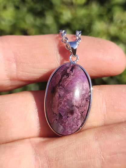 Sugilite / Sugilite avec monture en argent 925 collier de pierres précieuses violettes pierre de guérison naturelle énergie rareté homme femme lui son cadeau noble de haute qualité