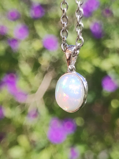 Collier en argent 925 et opale éthiopienne AAA - Pierre précieuse, colorée, rare et naturelle, aux vertus curatives, pendentif en cristal, pour homme, femme ou père. Idéal comme cadeau.