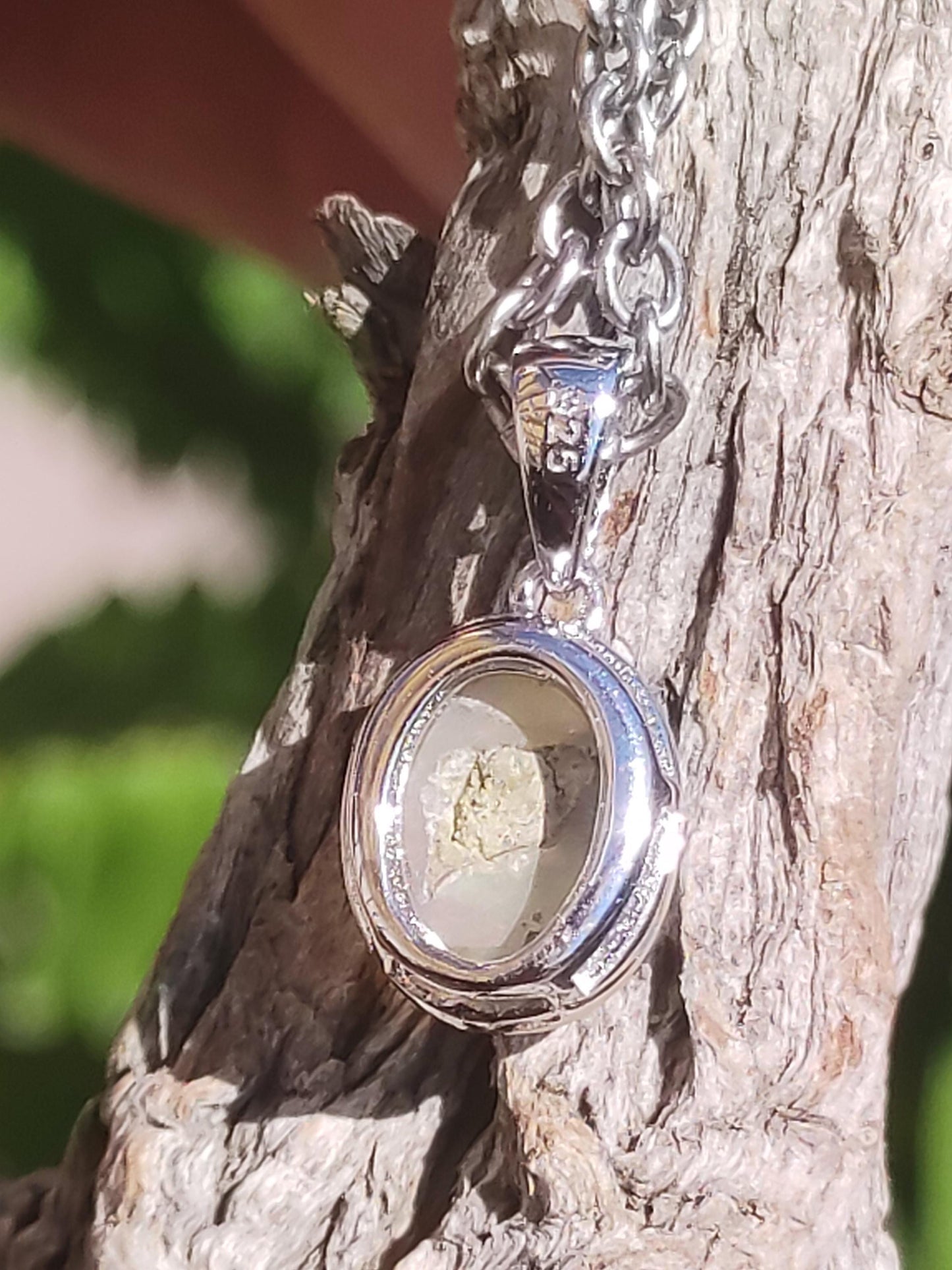 Collier en argent 925 et opale éthiopienne AAA - Pierre précieuse, colorée, rare et naturelle, aux vertus curatives, pendentif en cristal, pour homme, femme ou père. Idéal comme cadeau.