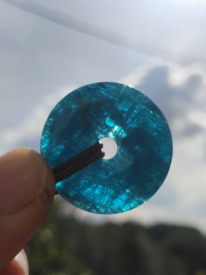 Apatite AAA ~ Donut 30mm ~ Collier de pierres précieuses bleues Rareté naturelle Symbole de protection Pierre de guérison Cristal HIPPIE Boho Ethnique Homme Femme Cadeau Lui Elle