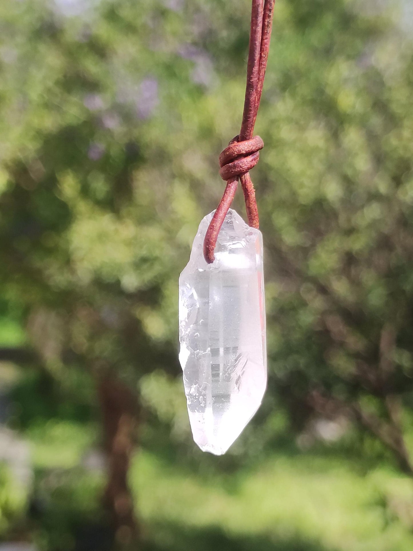 Pointe A de cristal de roche / quartz clair - Collier en pierre précieuse naturelle transparente, protectrice et guérissante. Cadeau pour homme, femme, ami(e), chakra porte-bonheur.