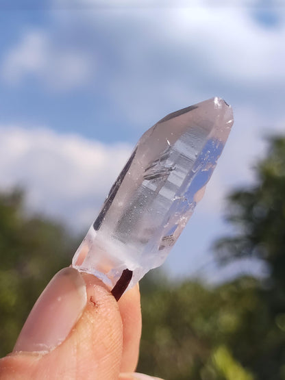 Pointe A de cristal de roche / quartz clair - Collier en pierre précieuse naturelle transparente, protectrice et guérissante. Cadeau pour homme, femme, ami(e), chakra porte-bonheur.