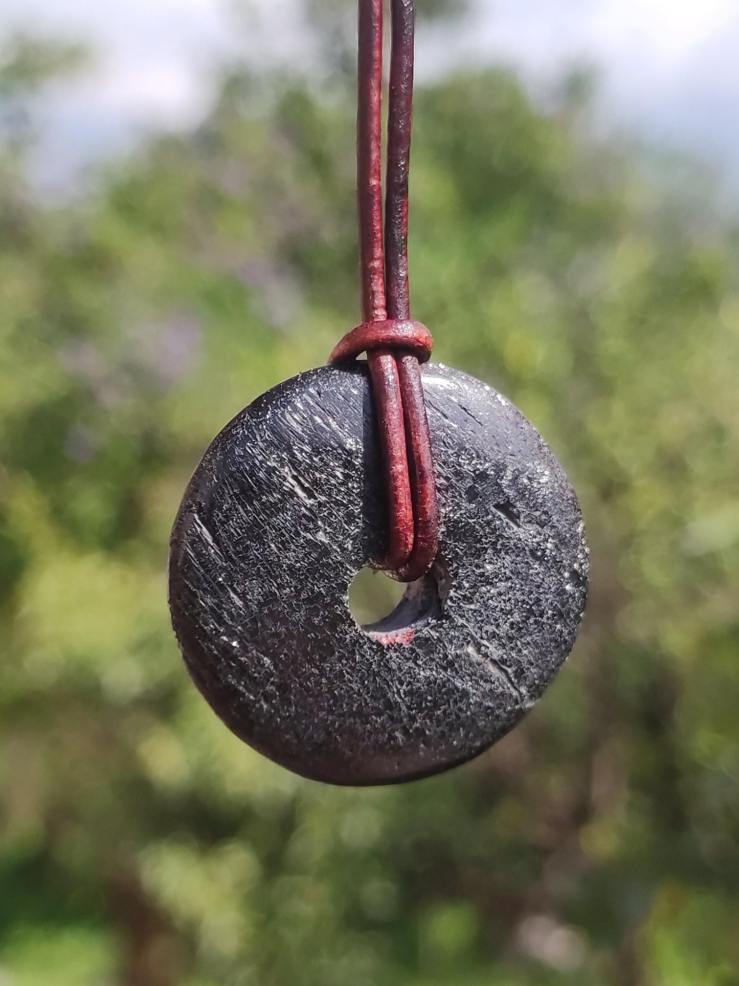 Tourmaline / Schörl ~ Collier de pierres précieuses HIPPIE GOA Boho Tibet Ethno Nature Donut Protection Symbole ~ Pierre de guérison Chakra Énergie Noir Homme Femme