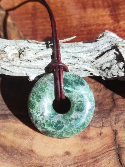 Diopside ~ Collier de pierres précieuses vert HIPPIE GOA Boho ethnique pierre de guérison naturelle rareté cristaux bijoux pendentif pierre naturelle beignet cadeau magique