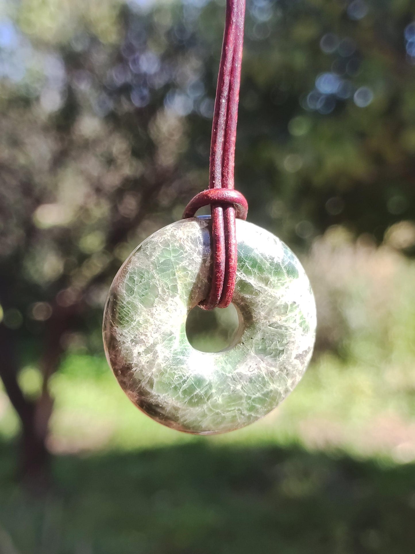Diopside ~ Collier de pierres précieuses vert HIPPIE GOA Boho ethnique pierre de guérison naturelle rareté cristaux bijoux pendentif pierre naturelle beignet cadeau magique