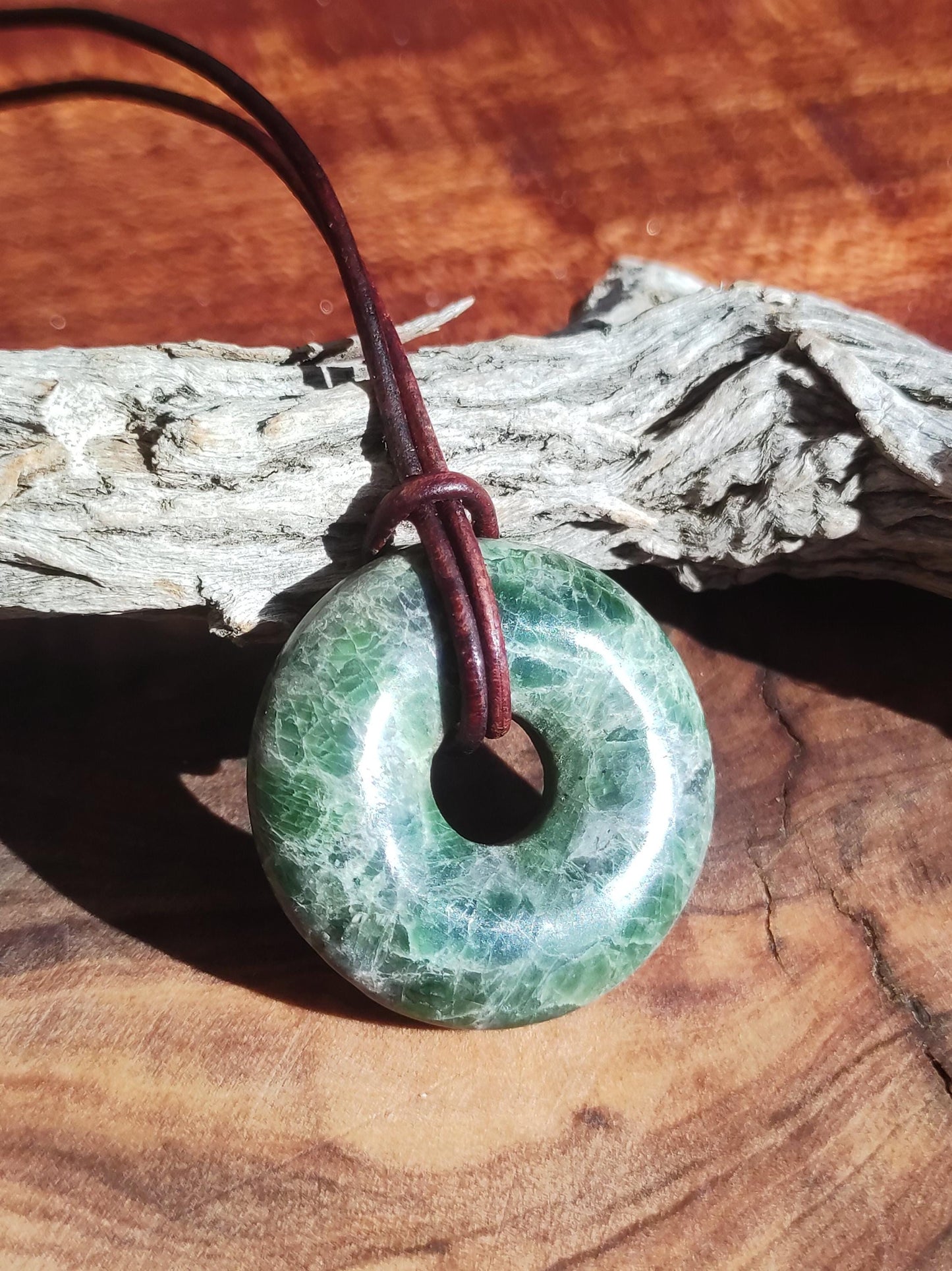 Diopside ~ Collier de pierres précieuses vert HIPPIE GOA Boho ethnique pierre de guérison naturelle rareté cristaux bijoux pendentif pierre naturelle beignet cadeau magique