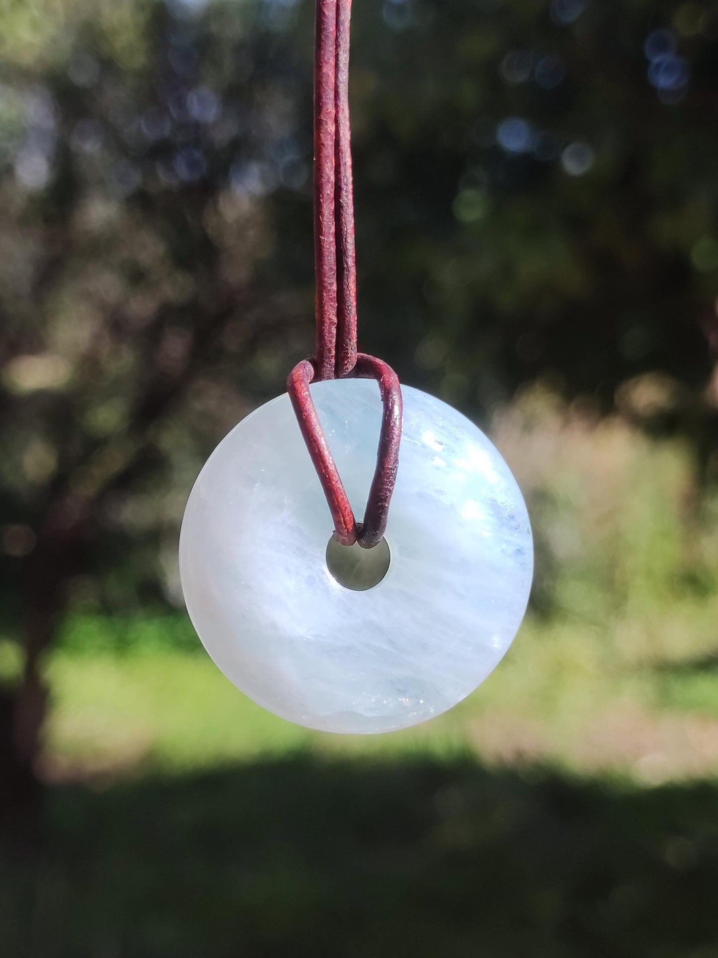 Aigue-marine A ~ Collier pendentif donut en pierre précieuse bleue rare, cristal de guérison naturelle, pour homme, femme, enfant, frère, sœur, qualité