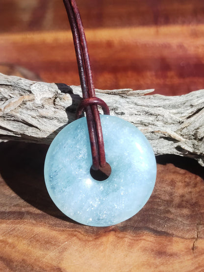 Aigue-marine A ~ Collier pendentif donut en pierre précieuse bleue rare, cristal de guérison naturelle, pour homme, femme, enfant, frère, sœur, qualité