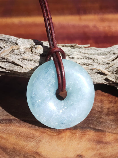 Aigue-marine A ~ Collier pendentif donut en pierre précieuse bleue rare, cristal de guérison naturelle, pour homme, femme, enfant, frère, sœur, qualité